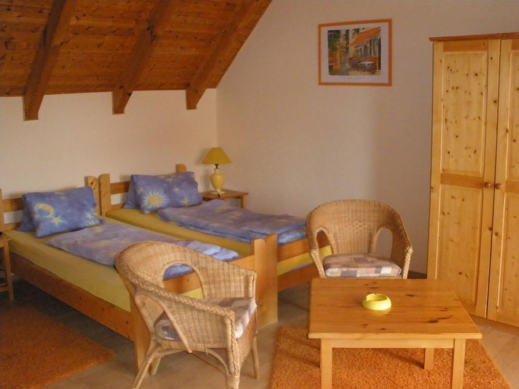 Emilia Apartmanhaz Hévíz Zimmer foto