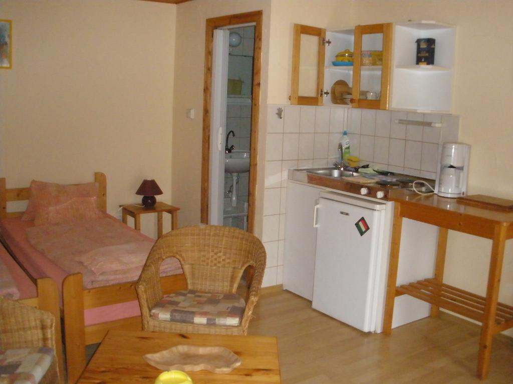 Emilia Apartmanhaz Hévíz Zimmer foto