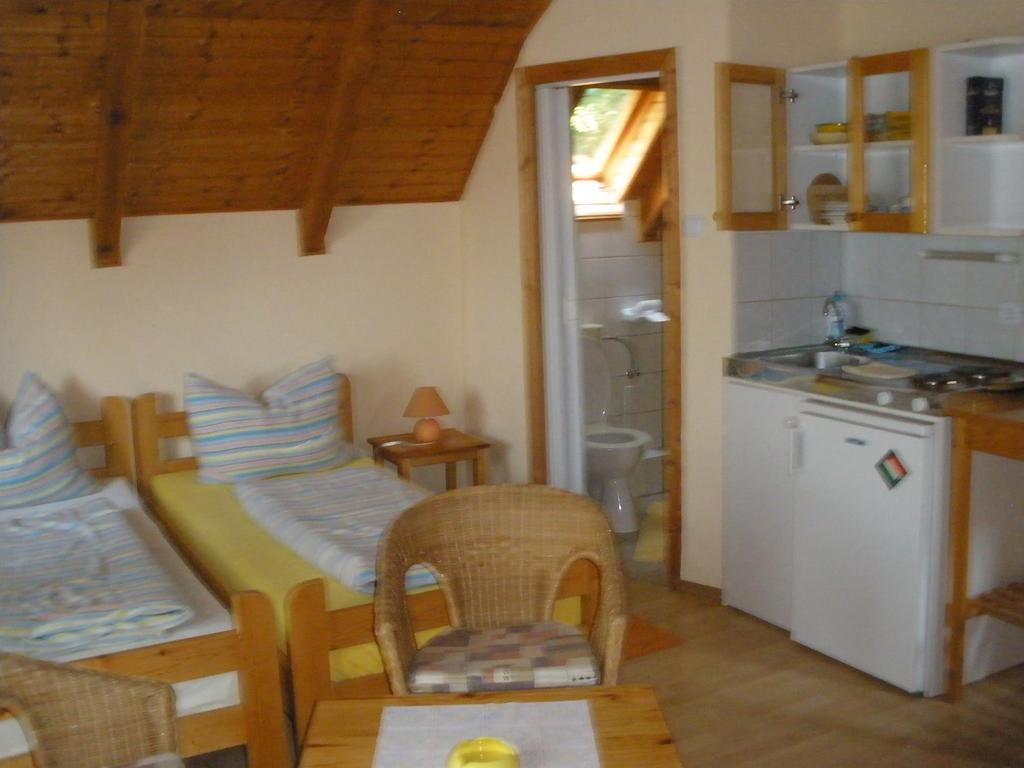 Emilia Apartmanhaz Hévíz Zimmer foto