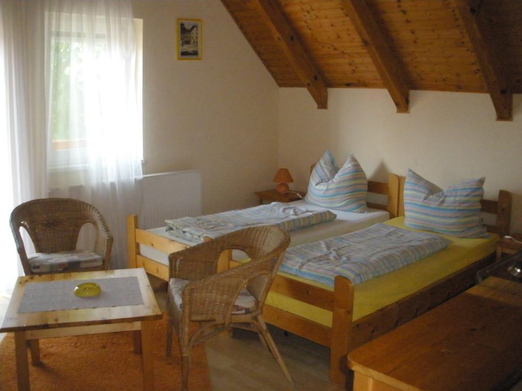 Emilia Apartmanhaz Hévíz Zimmer foto