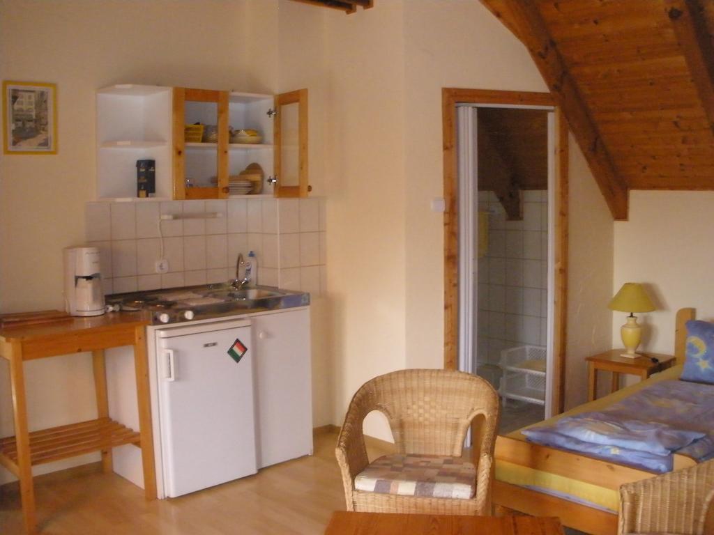 Emilia Apartmanhaz Hévíz Zimmer foto